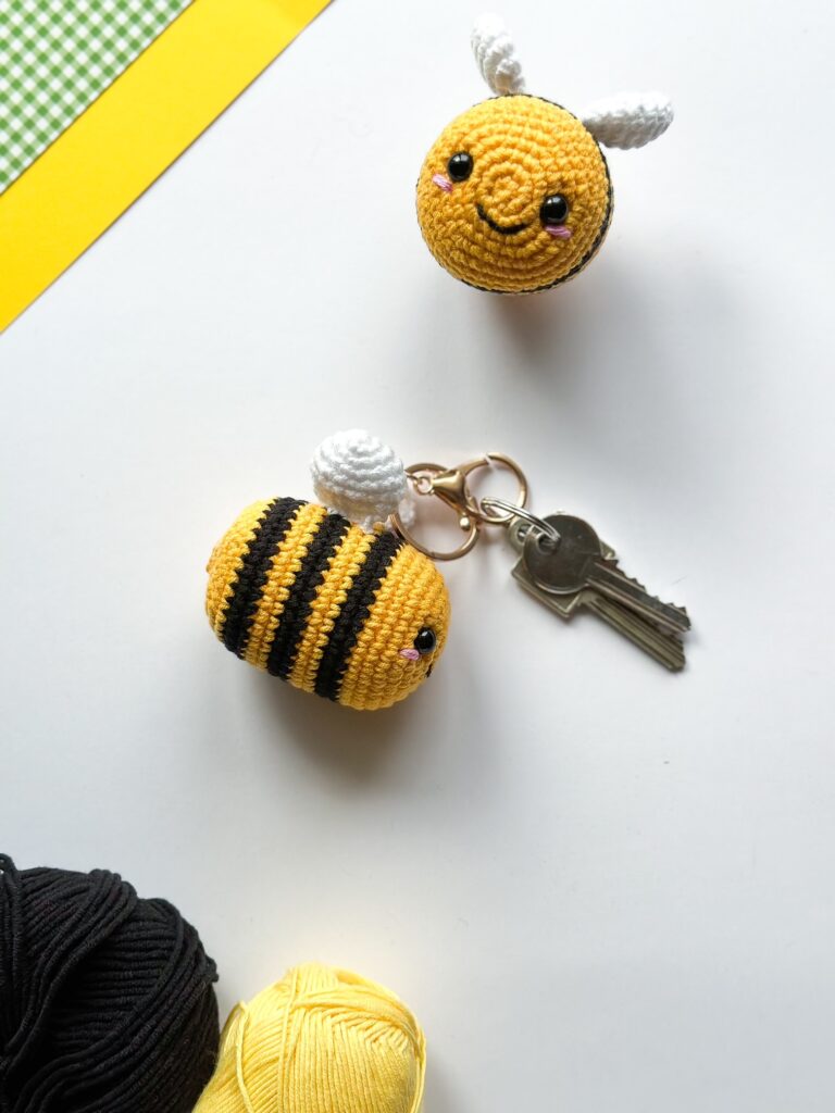 breloczek do kluczy w kształcie pszczoły ręcznie robiony