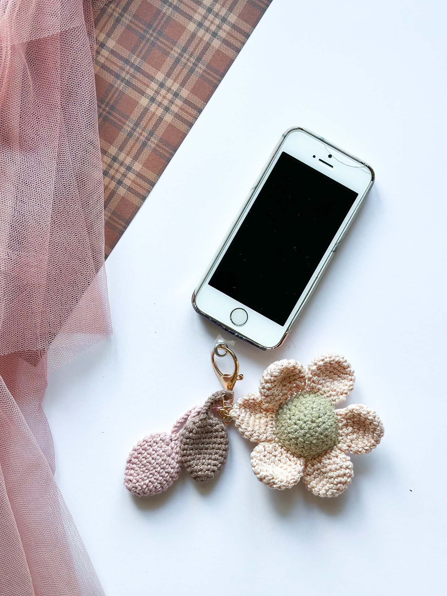 zawieszka do telefonu w kształcie kwiatka