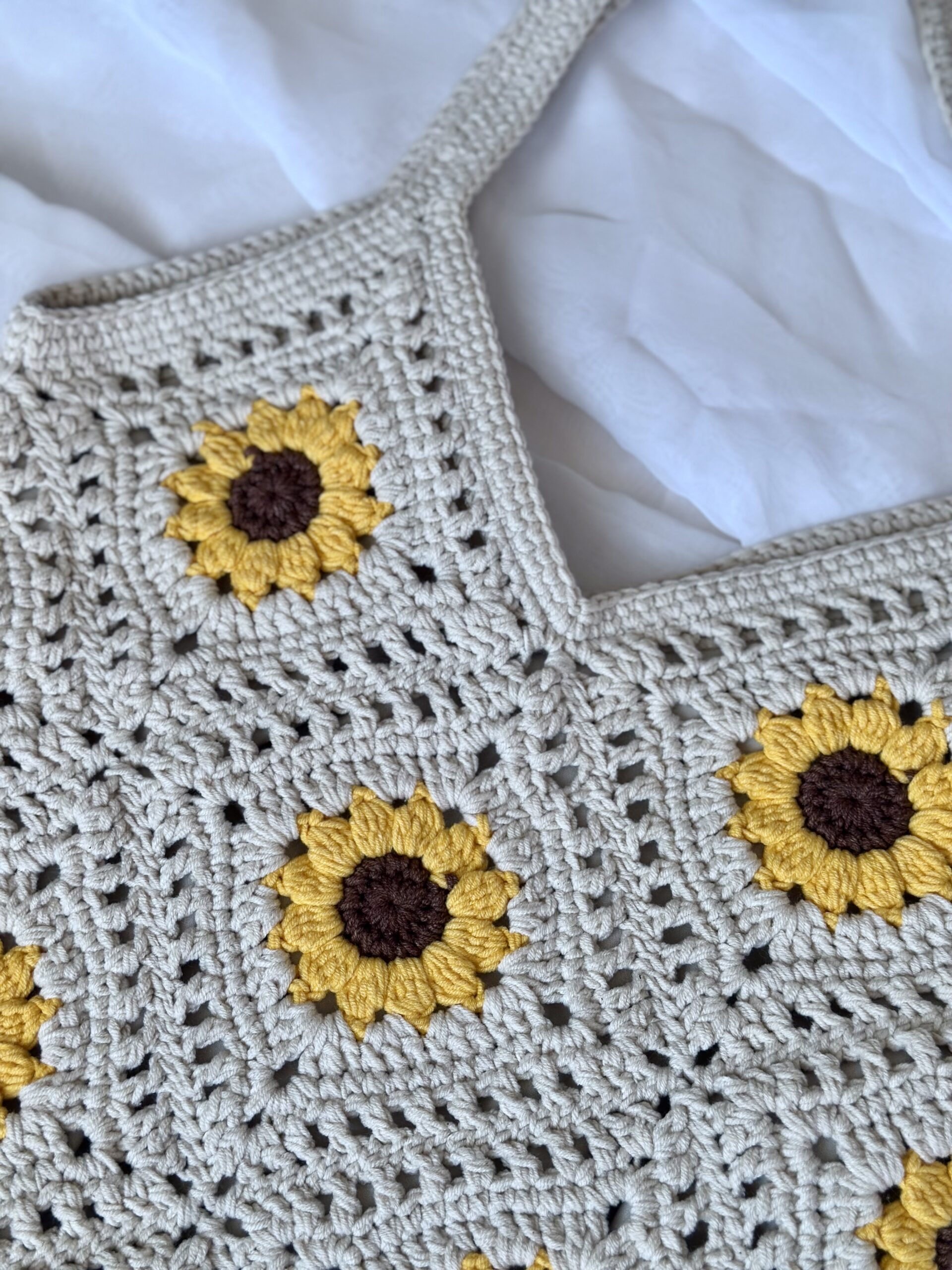 ręcznie wykonana torebka w słoneczniki, posiada bawełnianą podszewkę z kieszonką.