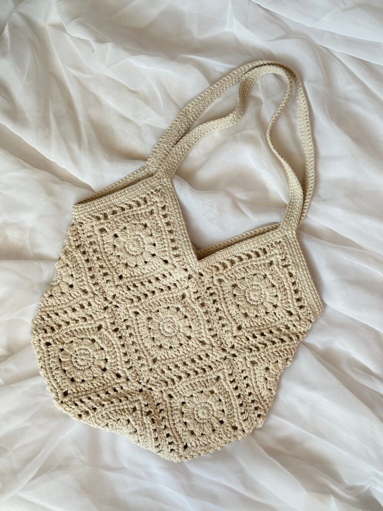 szydełkowa torebka na ramię beżowa klasyka