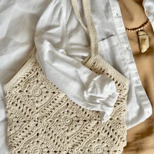 szydełkowa torebka na ramię z podszewką, w jednolitym jasnym beżowym kolorze,