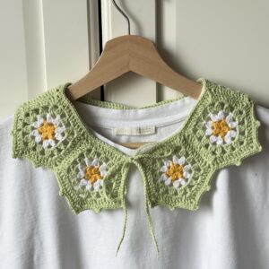 Pistacjowy kołnierzyk w stokrotki ażurowy szydełkowy kołnierzyk w kolorze pistacjowym w stokrotki. wiązany na troczki