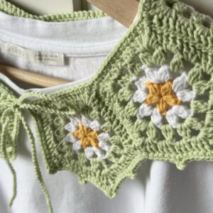 Pistacjowy kołnierzyk w stokrotki