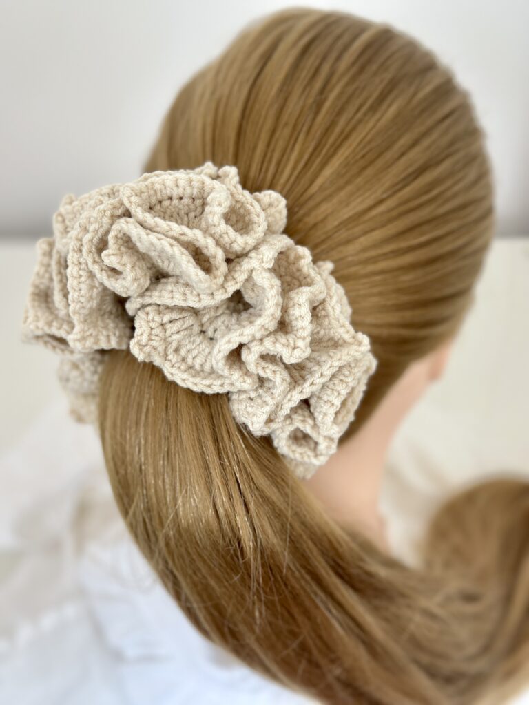 ręcznie wykonana duża ozdobna gumka do włosów,