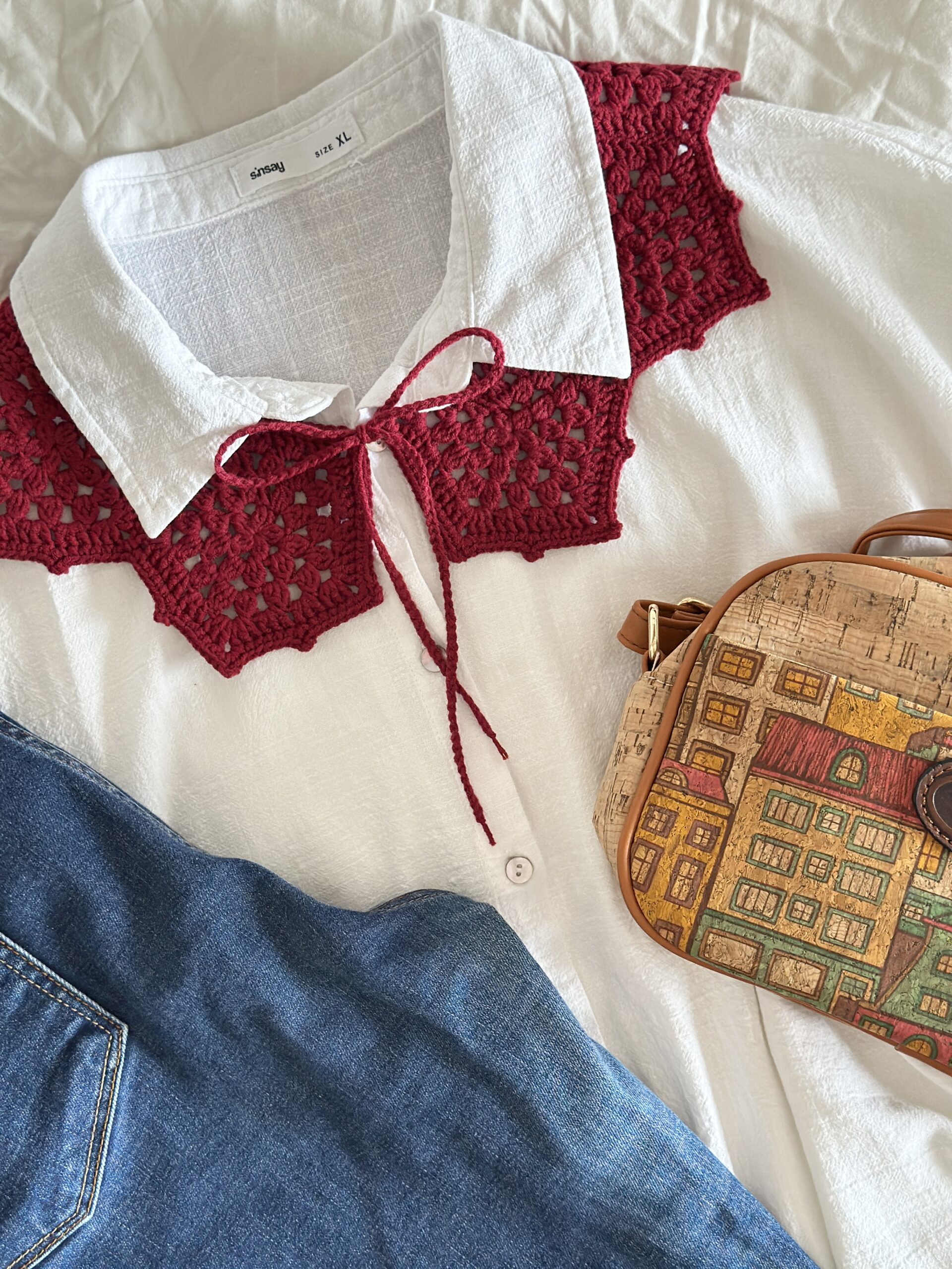 kołnierzyk dekoracyjny wykonany na szydełku. kolor bordowy. polskie rękodzieło