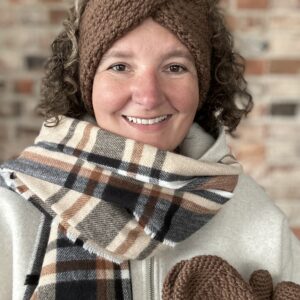 Opaska na uszy i rękawiczki w kolorze czekoladowym