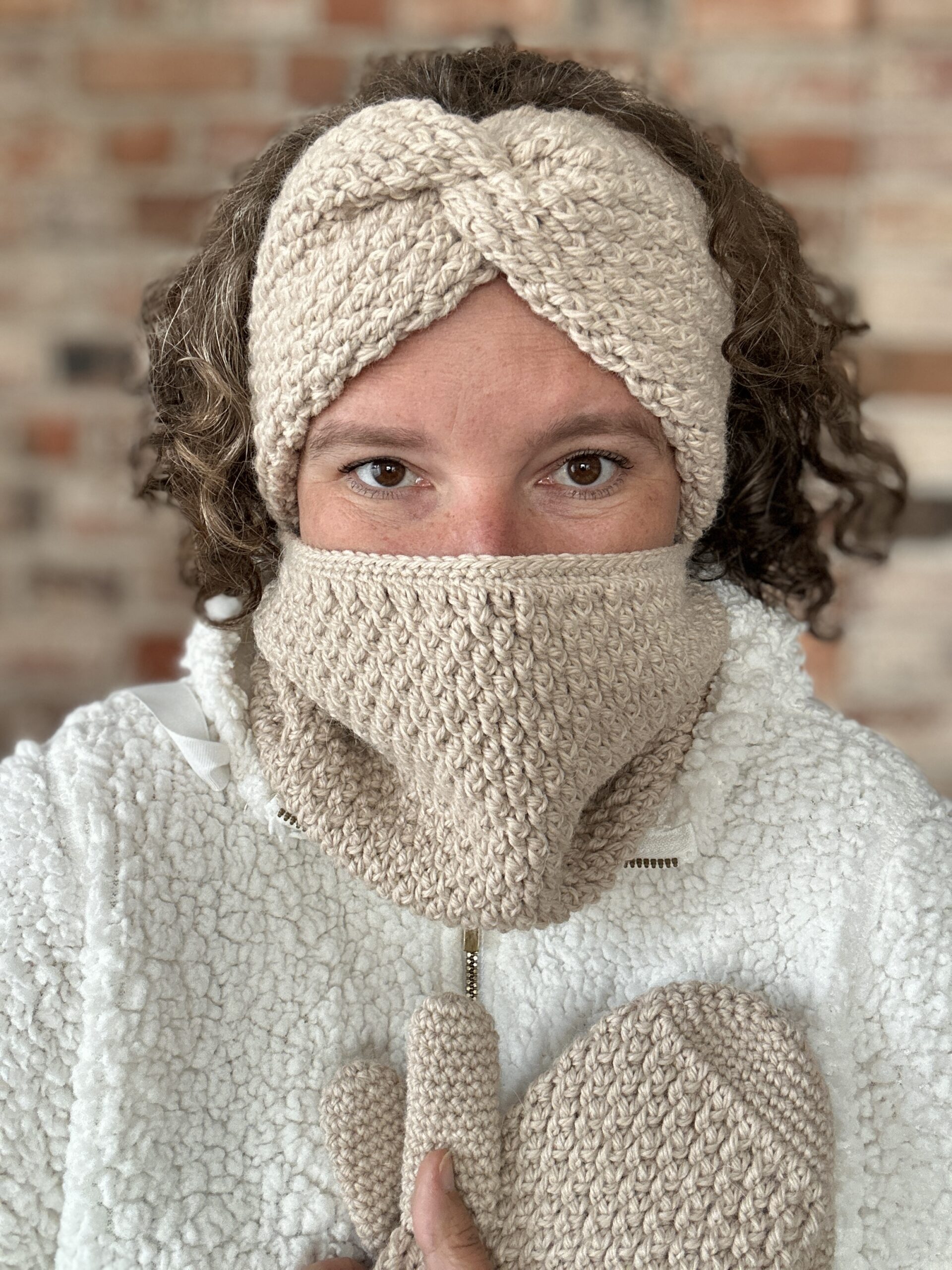 wełniany cieplutki komin wykonany z wełny i alpaki, niegryzący, niedrapiący.