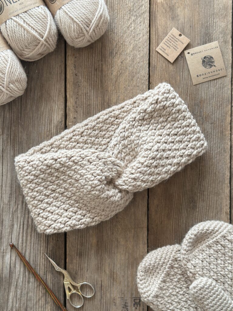 Jasno beżowa opaska na uszy z alpaki