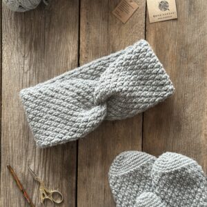 Wełniana opaska na uszy w kolorze szarym. zrobiona na szydełku z przędzy mieszanki wełny i alpaki. bardzo ciepła, podwójna. nie drapie i nie gryzie.