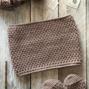 komin / szalik w kolorze mlecznej czekolady. wykonany z mieszanki wełny i alpaki, bardzo ciepły i miękki. nie gryzie nie drapie.