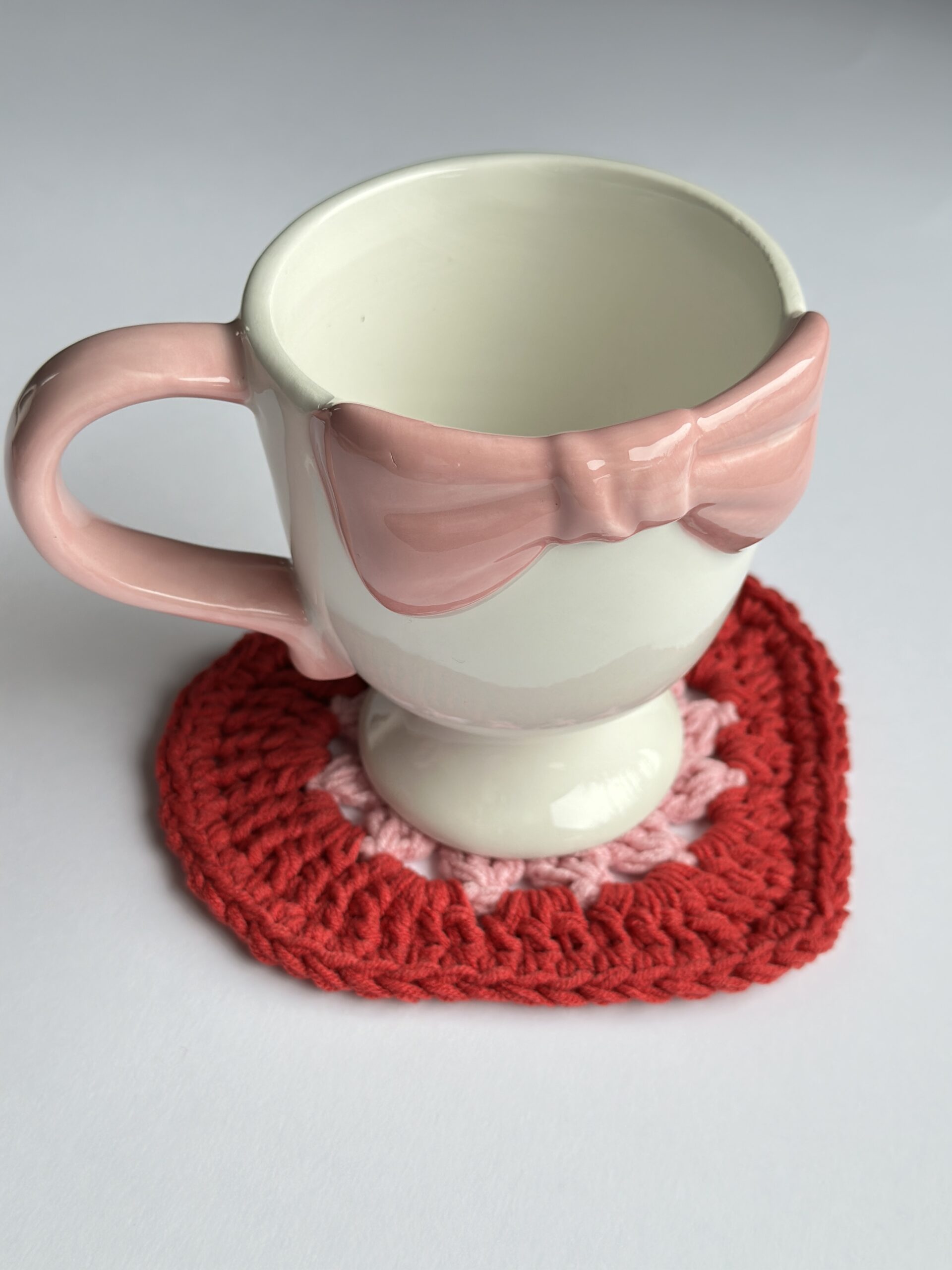 Szydełkowa podkładka pod kubek serce - Walentynki - obrazek 3