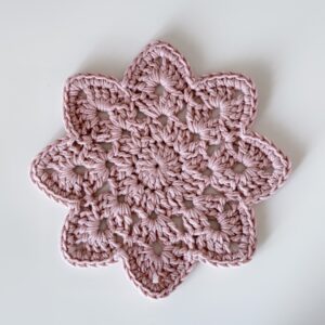 podkładka pod kubek w kolorze zgaszonego różu