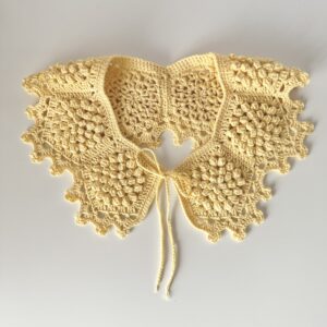 ozdobny kołnierzyk do wiosennych i letnich stylizacji w kolorze jasno żółtym masełkowym